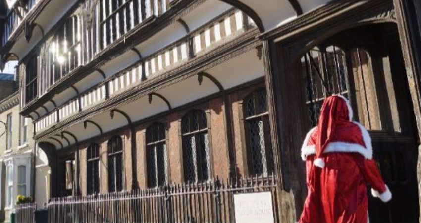 Let's Make a: Christmas at Hogwarts