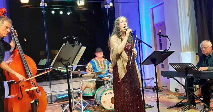 The Buckstone Trio and Jane