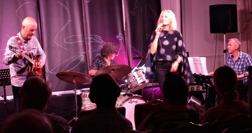 FLEECE JAZZ PRESENTS:ZOE SCHWARZ’S BLUE COMMOTION 