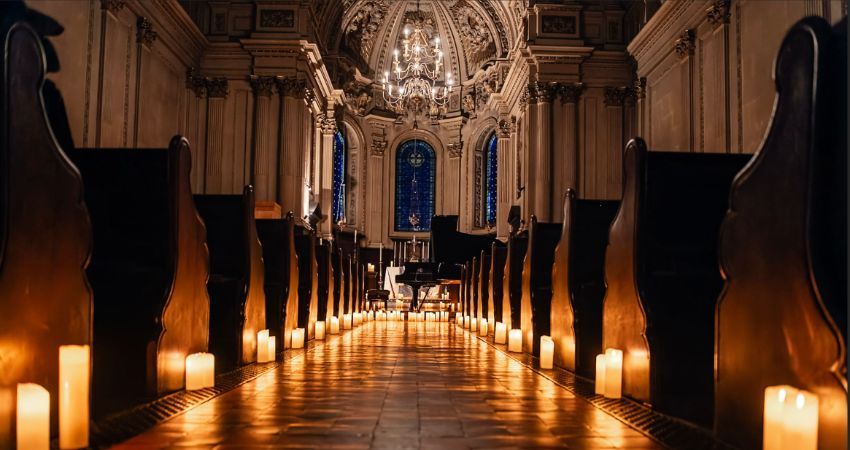 MOONLIGHT SONATA AT CHRISTMAS BY CANDLELIGHT 