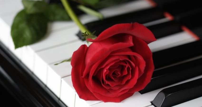 VALENTINES RACHMANINOV PIANO CONCERTO NO 2 BY CANDLELIGHT 