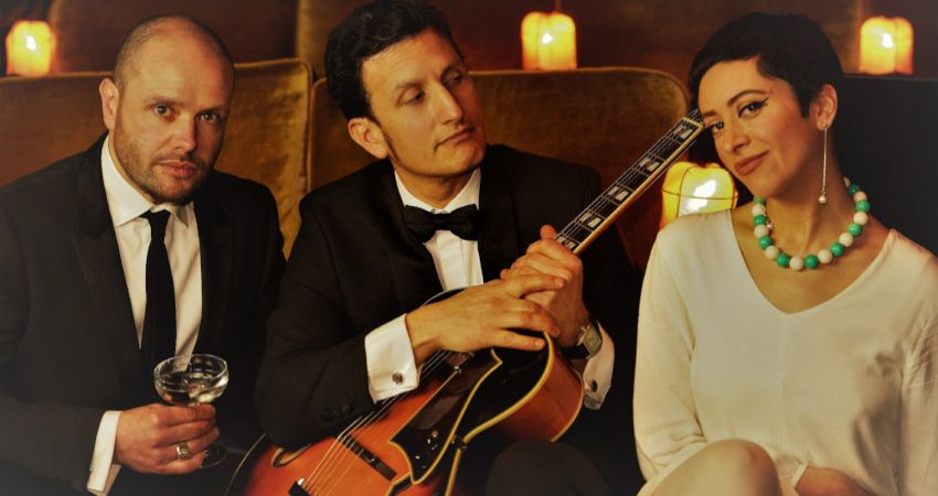 The Foxes Present - 'A Cool Yule!'