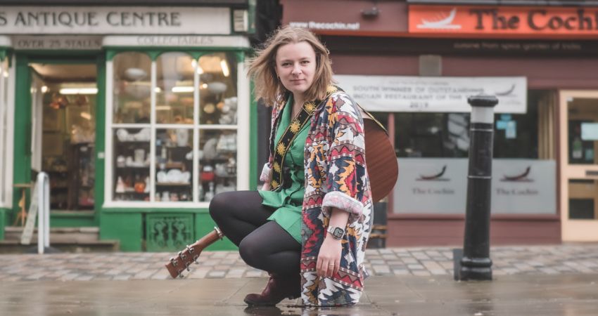 LIZZIE HARDINGHAM 