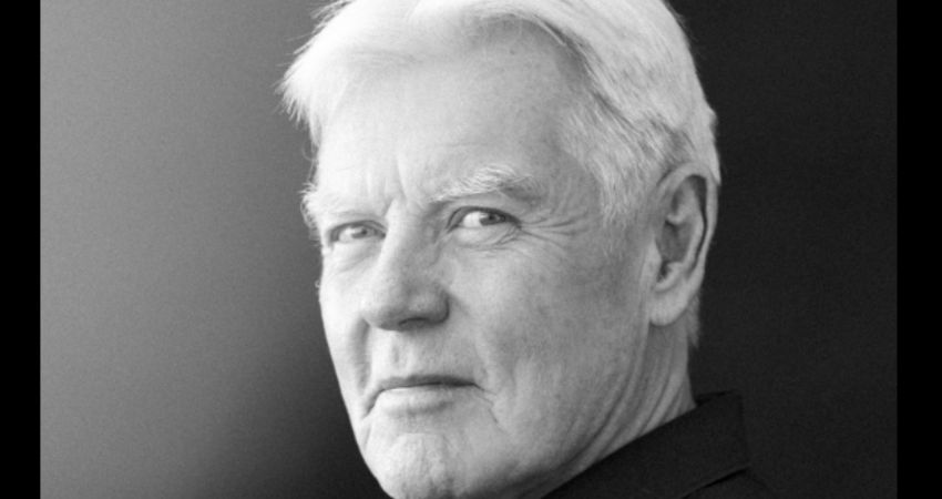 MIKE HATCHARD PLAYS RHAPSODY IN BLUE... 