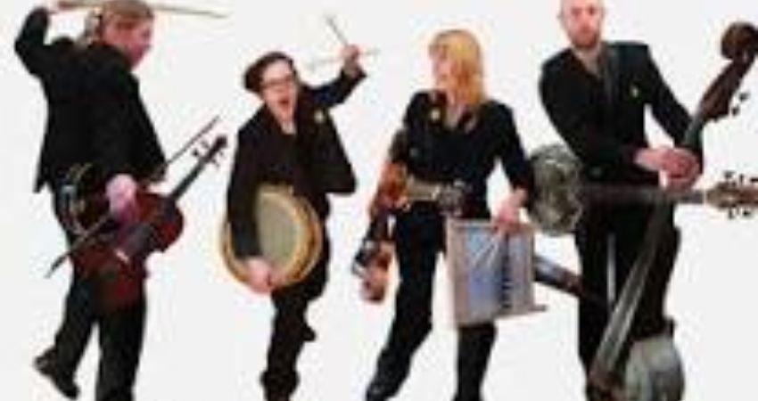 THE CHURCHFITTERS @ the Hungry Horse Folk Club, Whitby Club, Dunkirk Lane, Ellesmere Port, CH65 6QF
