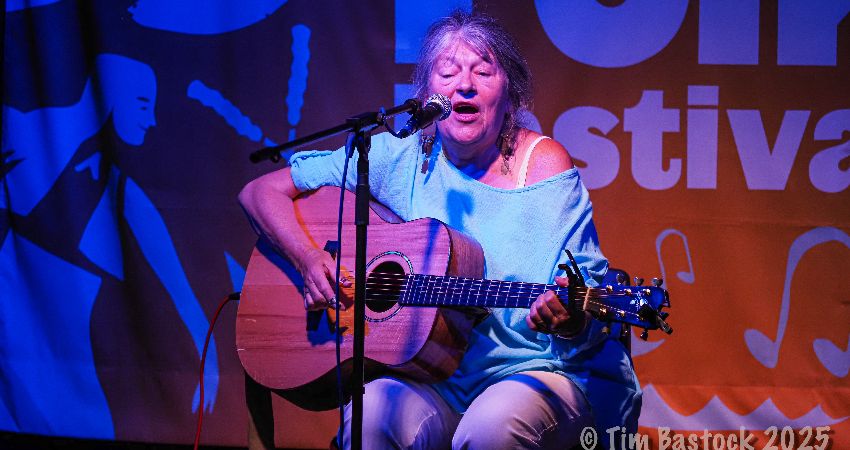 Marie Little at the Cutty Wren 