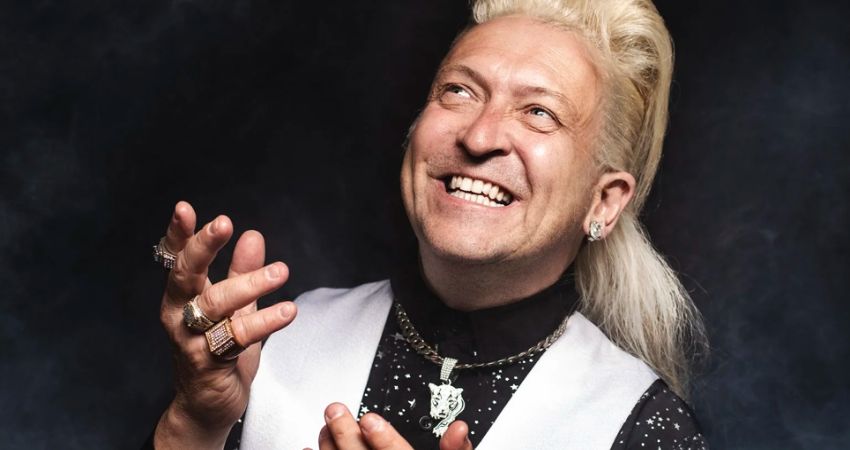 Clinton Baptiste as seen on Phoenix Nights 