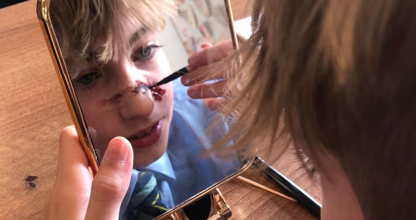 AN INTRODUCTION TO SFX MAKE-UP WORKSHOP WITH CONNIE MCGRATH 