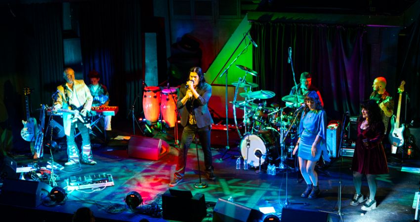 The Ultimate Toto Experience HOLD THE LINE 