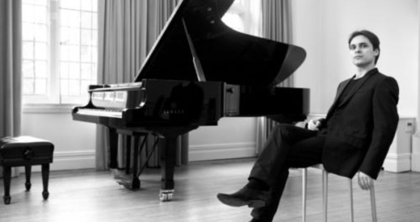 Sasha Grynyuk (piano) 