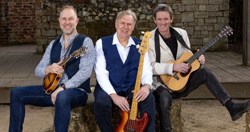 THE HOUGHTON WEAVERS 