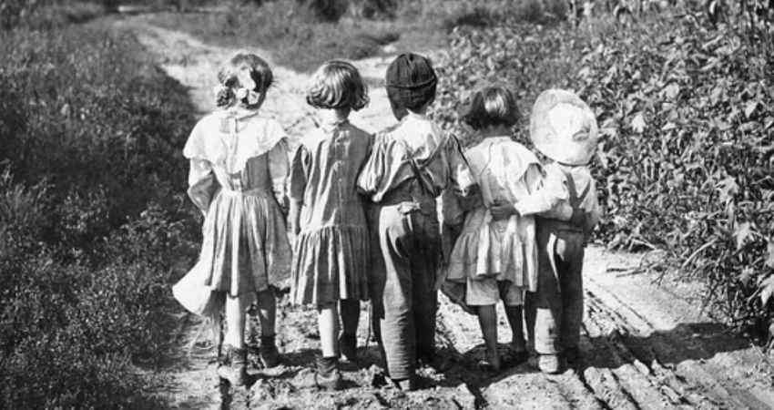 CREATIVE READING: WHAT WRITERS CAN LEARN FROM DAWN POWELL'S 'MY HOME IS FAR AWAY' 