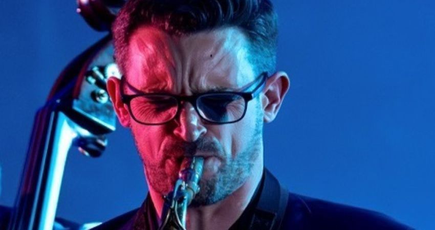 TIM BONIFACE plays Christmas Jazz