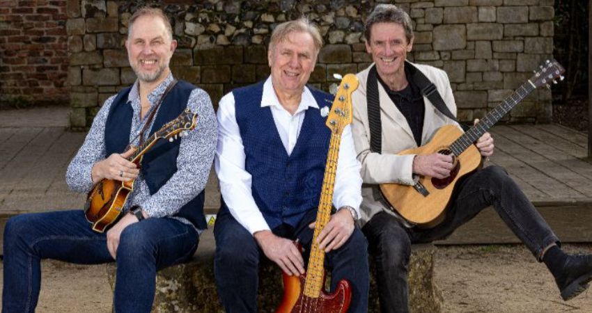 THE HOUGHTON WEAVERS 