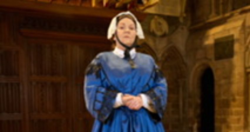 Lesley Smith as Florence Nightingale 