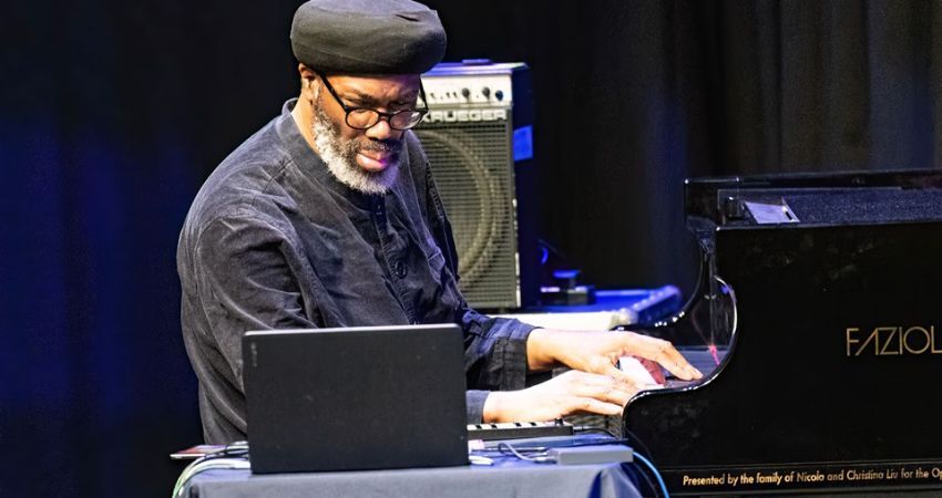 Autumn Fire: Pat Thomas and Tim Hill 