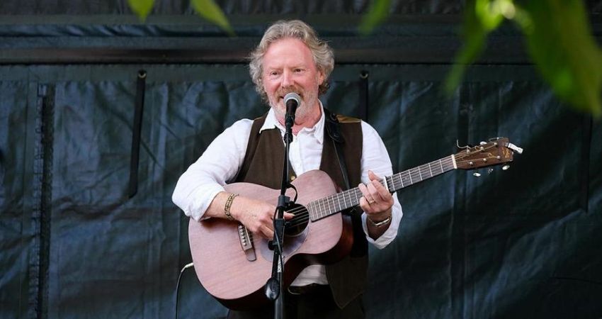 Beverley Folk Festival Presents: Reg Meuross, live at St Nicholas' Church