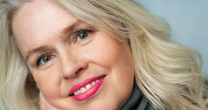 ONCE UPON A PIANO BAR ... 