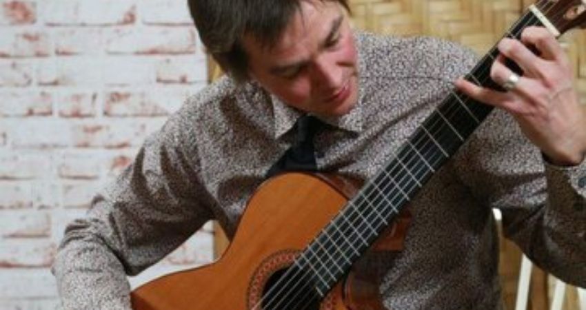 Guitarist Scott Robertson - KTB Music Lunchtime Recital Series 