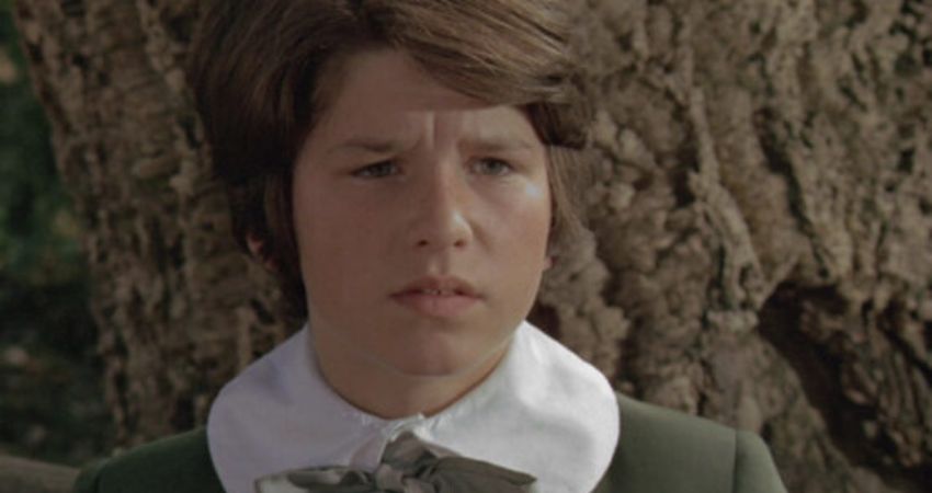 The Go-Between (Classic) 