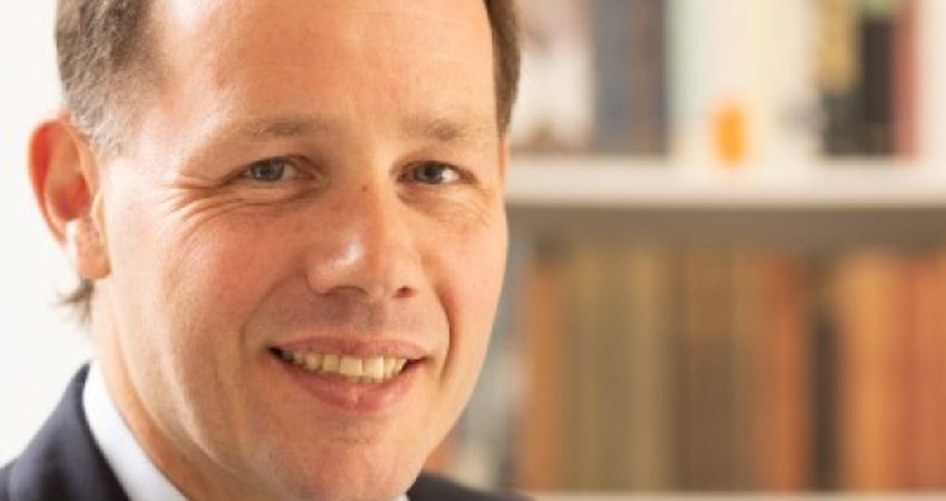 Christopher de Bellaigue: The Golden Throne 