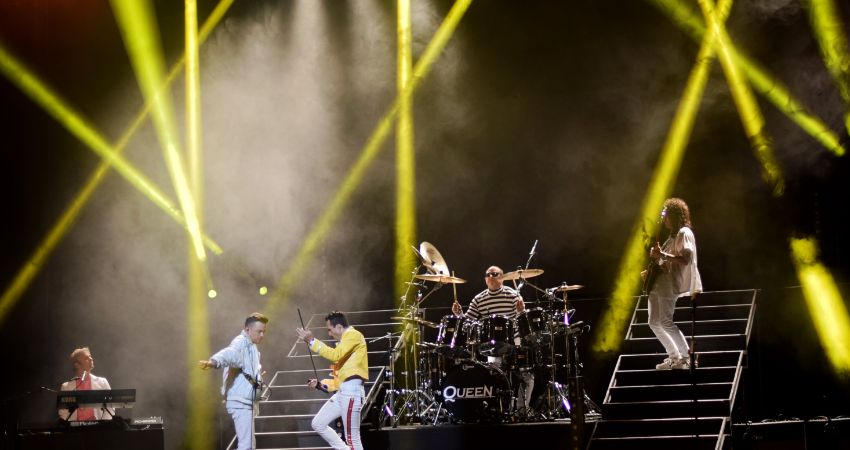 Queen At Christmas - FLASH 