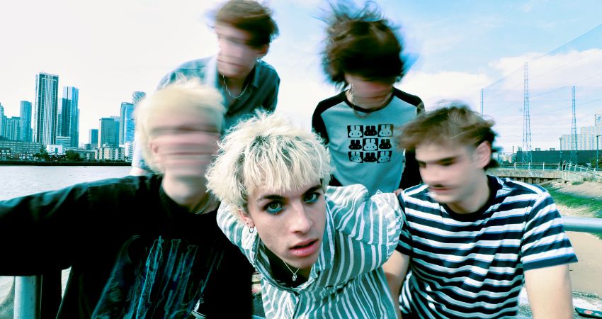 Strummer Room Records Presents.... Aqualine + support 