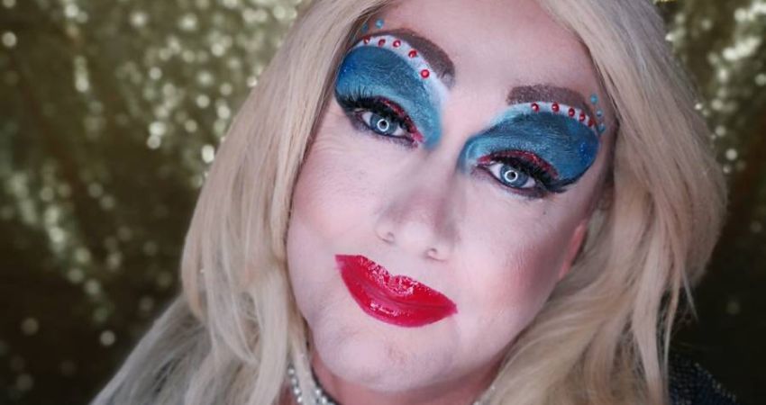 The Sun Hotel presents-Special Lunchtime Entertainment