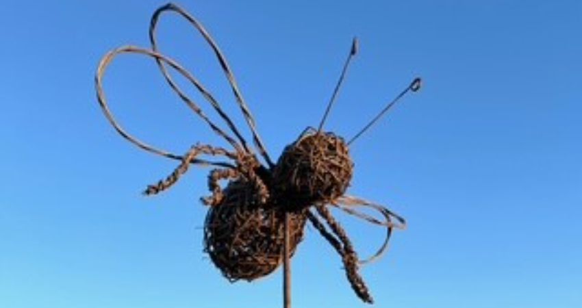 Create a giant willow bee 