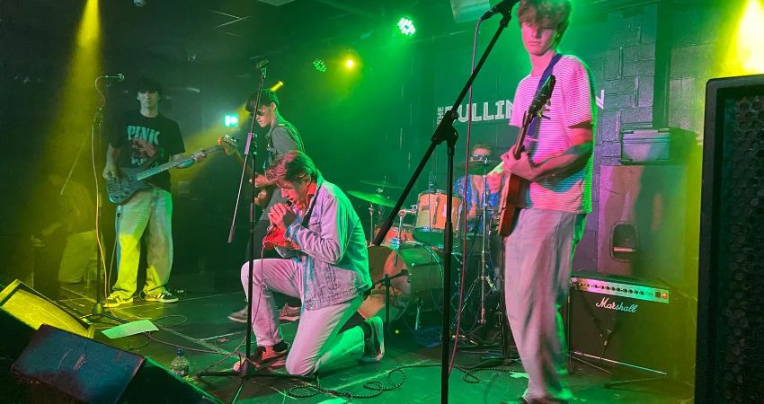 Crazy Orange Hotel - BULLINGDONLIVE