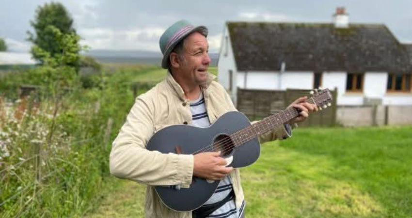 Martin Stephenson live at The Fishermen's Chapel