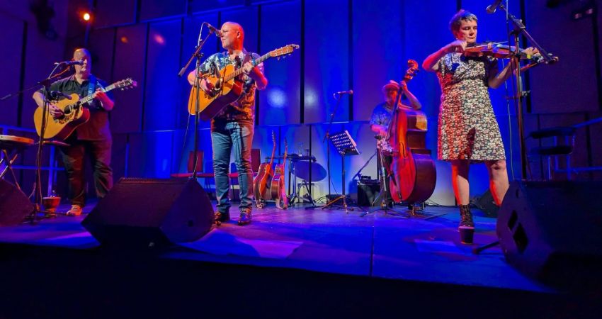 Danny Jones and Friends / The Kitchen Drinkers 