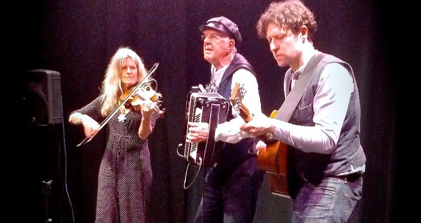 Družba: Music from Behind the Curtain 