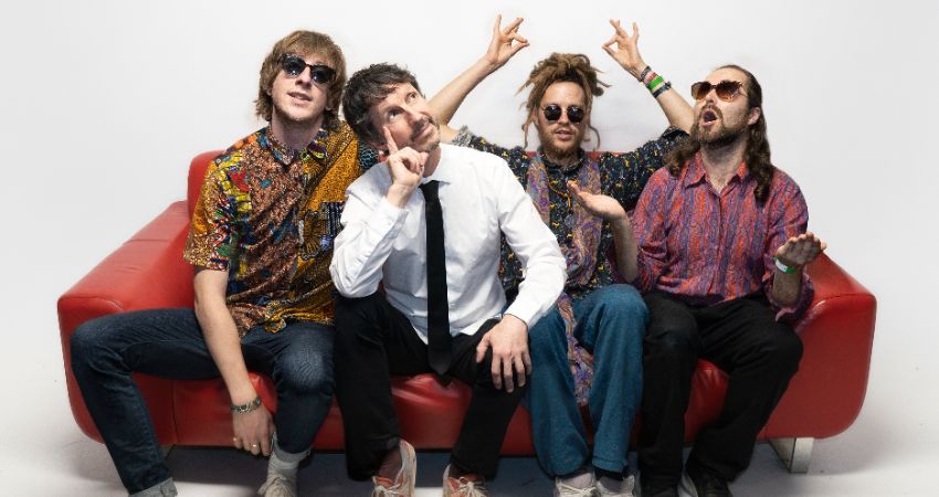 THE UNDERCOVER HIPPY 