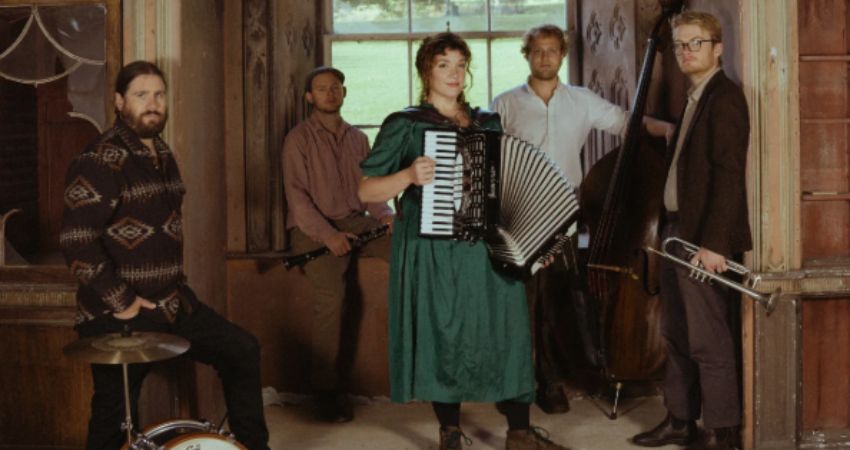 Around About Dusk _ support 