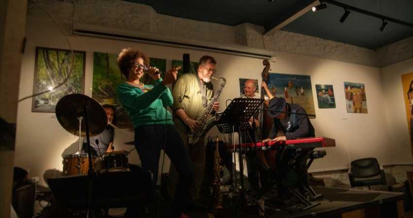 Mama Tokus & friends at Café Momus 