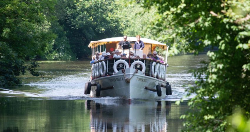 Music River Cruise with Elton John Tribute 