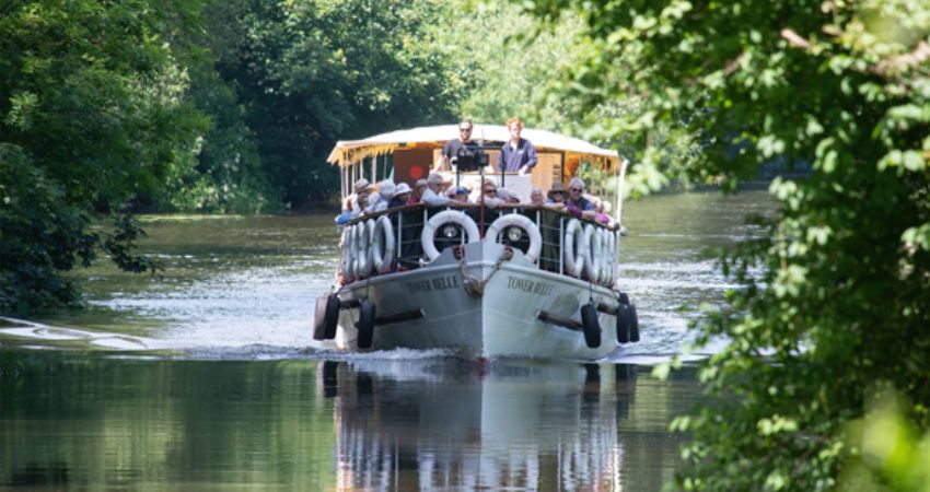 Music River Cruise with Dolly Parton Tribute 