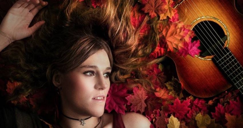 Hollie Rogers and band 