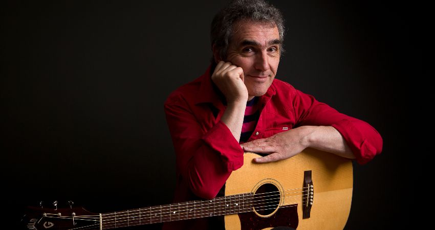 JEZ LOWE at The Black Swan Folk Club 