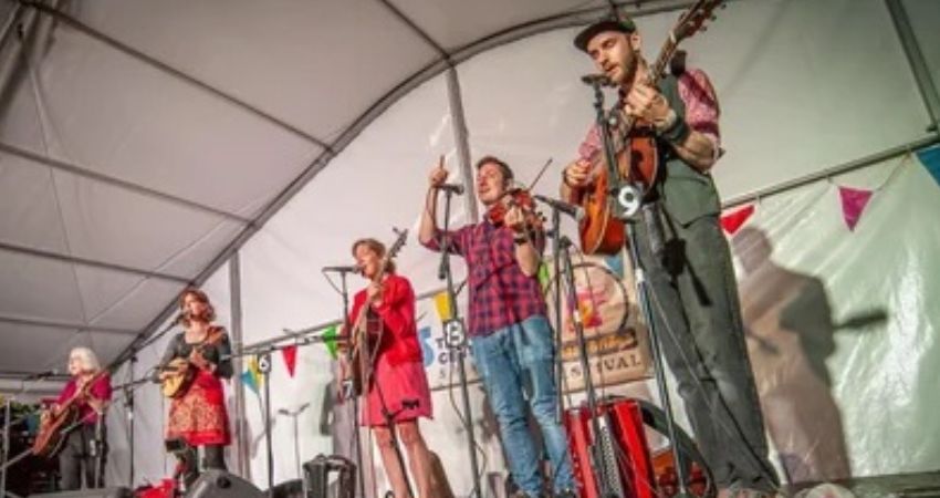 Suntrap (featuring TwickFolk's Sue Graves) 