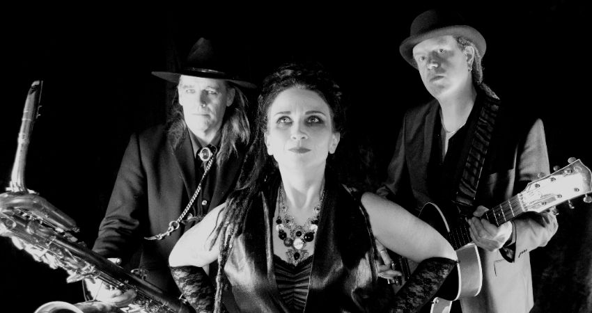 Jo Carley & The Old Dry Skulls 