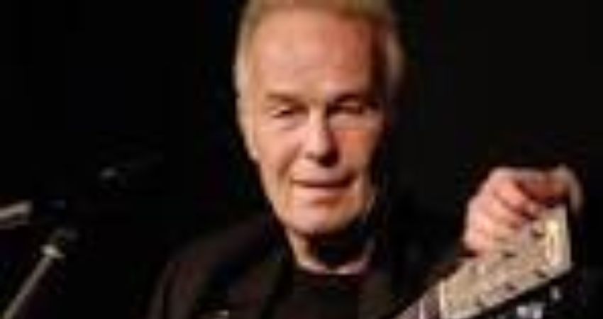 ALLAN TAYLOR at the Hungry Horse Folk Club, Whitby Club, Ellesmere Port, CH65 6QF