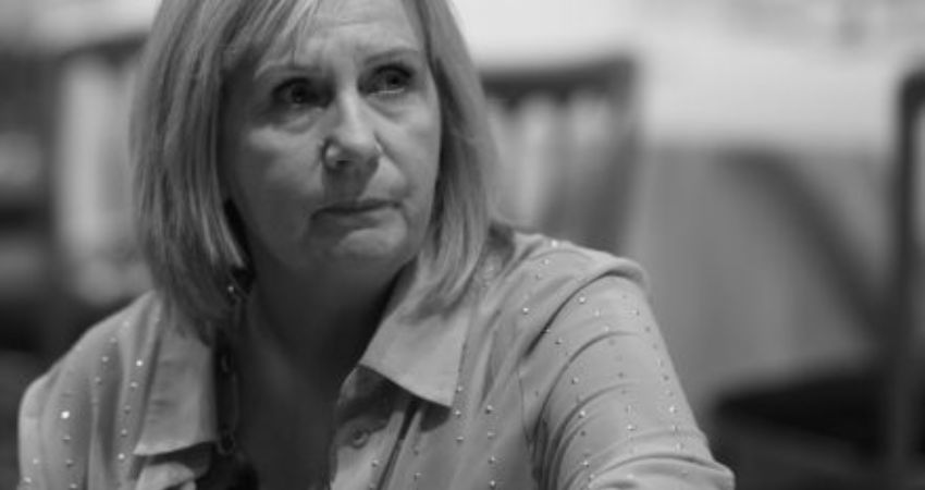 Lesley Carver Medium  | Meade Hall at The Crown & Cushion