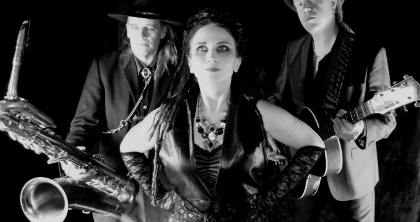 Jo Carley & The Old Dry Skulls 