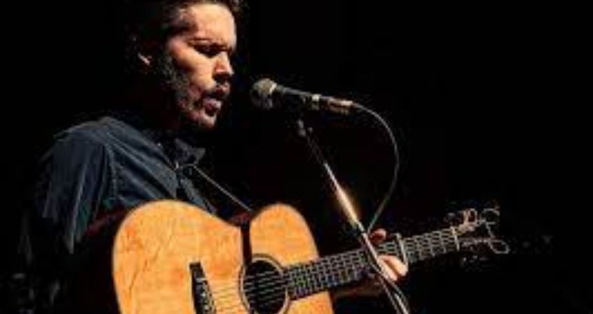 Luke Jackson Upstairs AtThe Globe