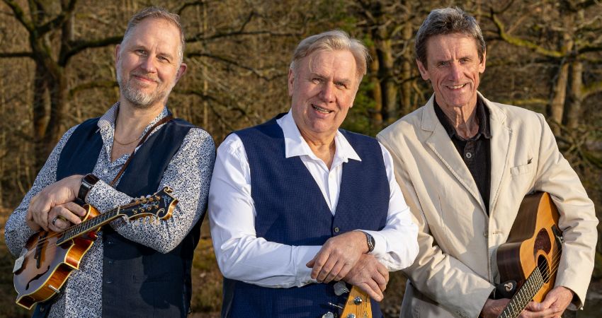 THE HOUGHTON WEAVERS 