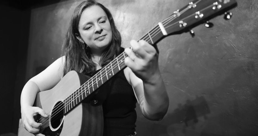 Lizzy Hardingham at the Cutty Wren 