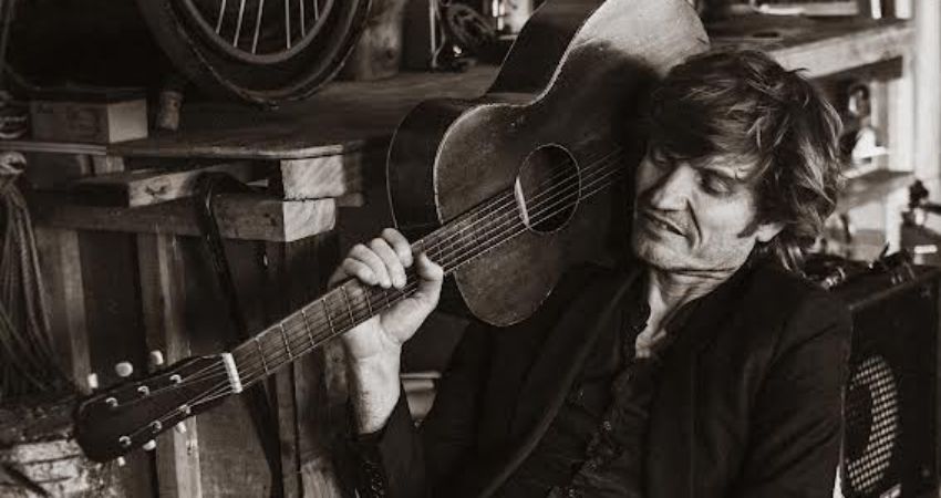 An evening with Jason McNiff at Cafe No9 