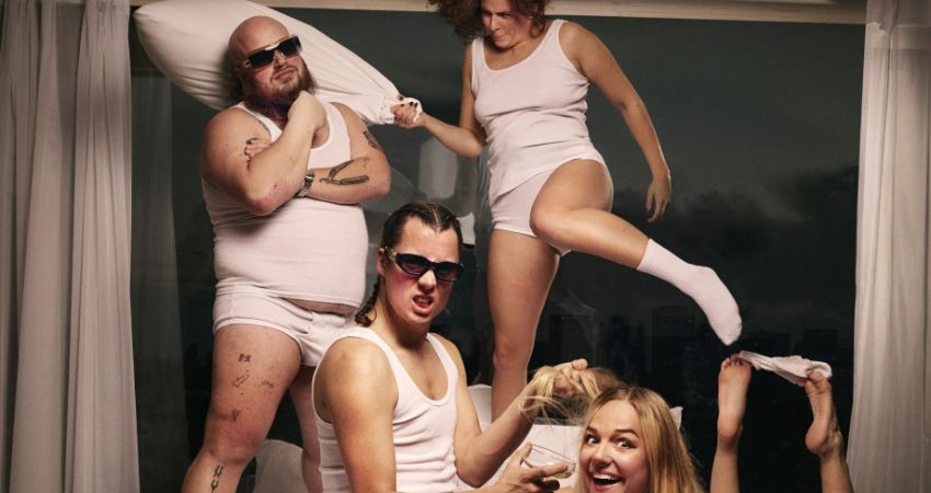 De Plaag with Ella Pix 